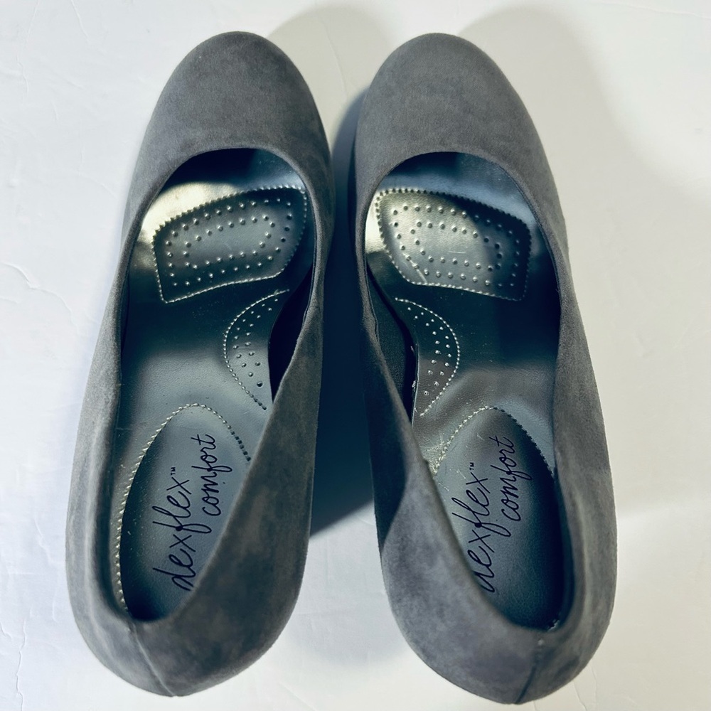 Dexflex Comfort Faux Suede Gray Wedge Heels. Size 8 - Picture 8 of 12
